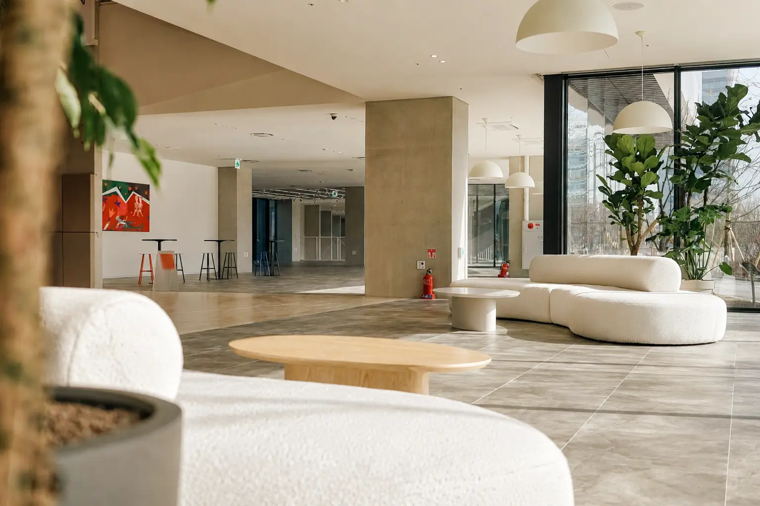 Bright, comfortable lounge designed for a pleasant building experience.
